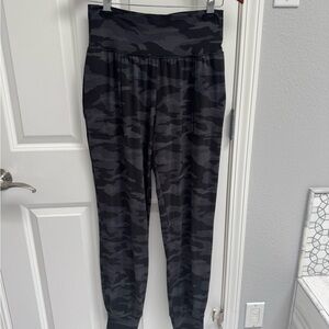 Athleta Gray Camo Jogger Medium Tall